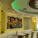 Univers Laç Hotel 4*