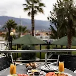 Univers Laç Hotel 4*