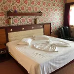 Univers Laç Hotel