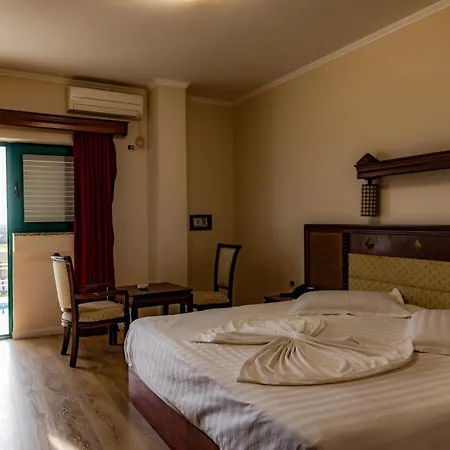 Univers Laç Hotel
