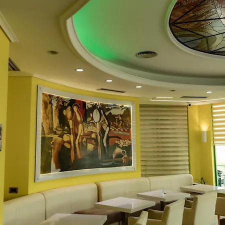Univers Hotell 4*
