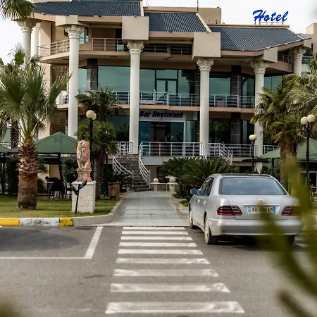 Hotell Univers 4*