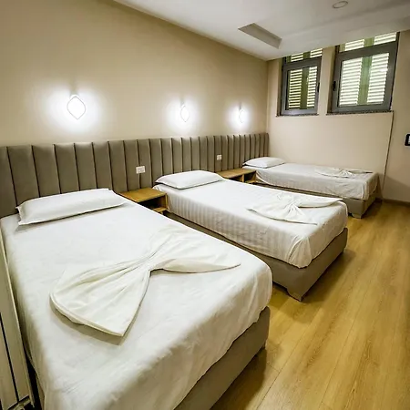 Univers Hotell 4*