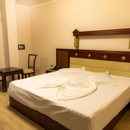 Hotel Univers Laç 4*