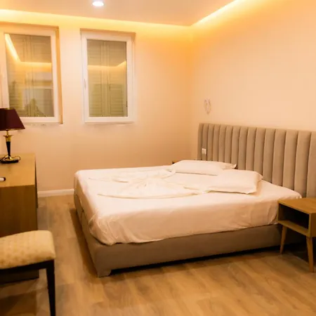 Hotel Univers Laç 4*